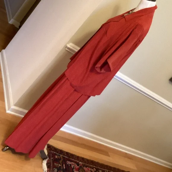 Ellen Tracy Chic Red Silk Pantsuit - Picture 4 of 16